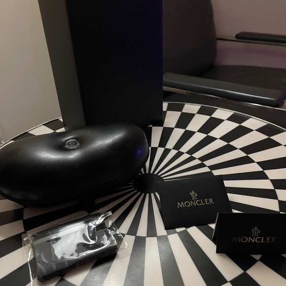 Authentic Moncler Sunglasses (with case, cleaning cloth, and authenticity card) - Picture 4 of 12